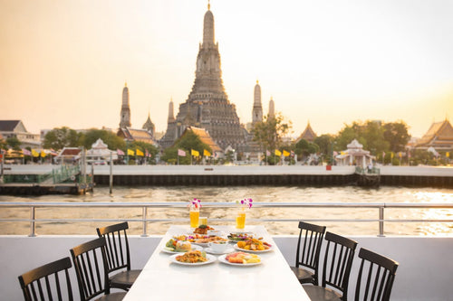 Bangkok: Luxury White Sunset Buffet Cruise on Chao Phraya