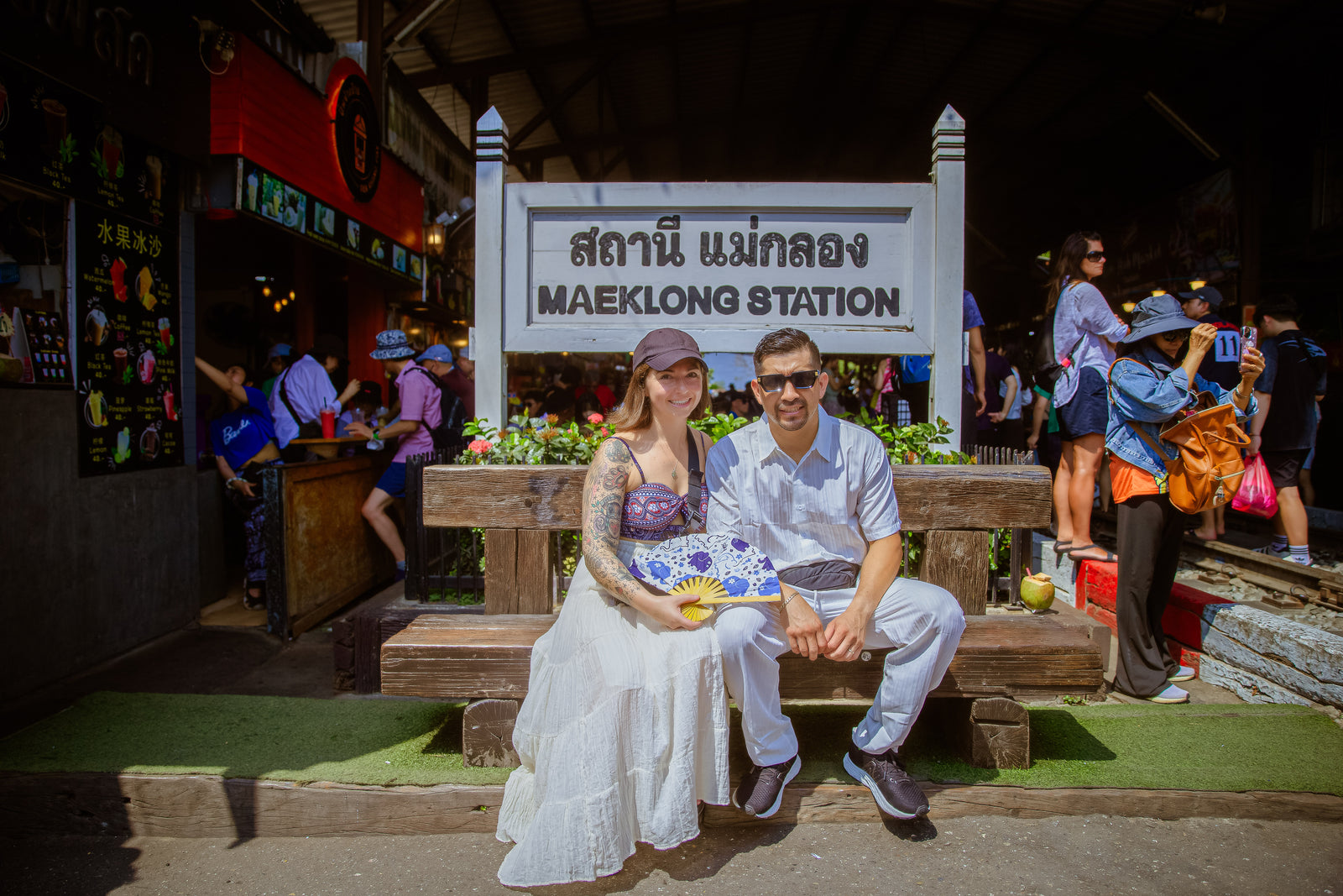 Bangkok:Floating Market & Maeklong Train Market Premium Tour