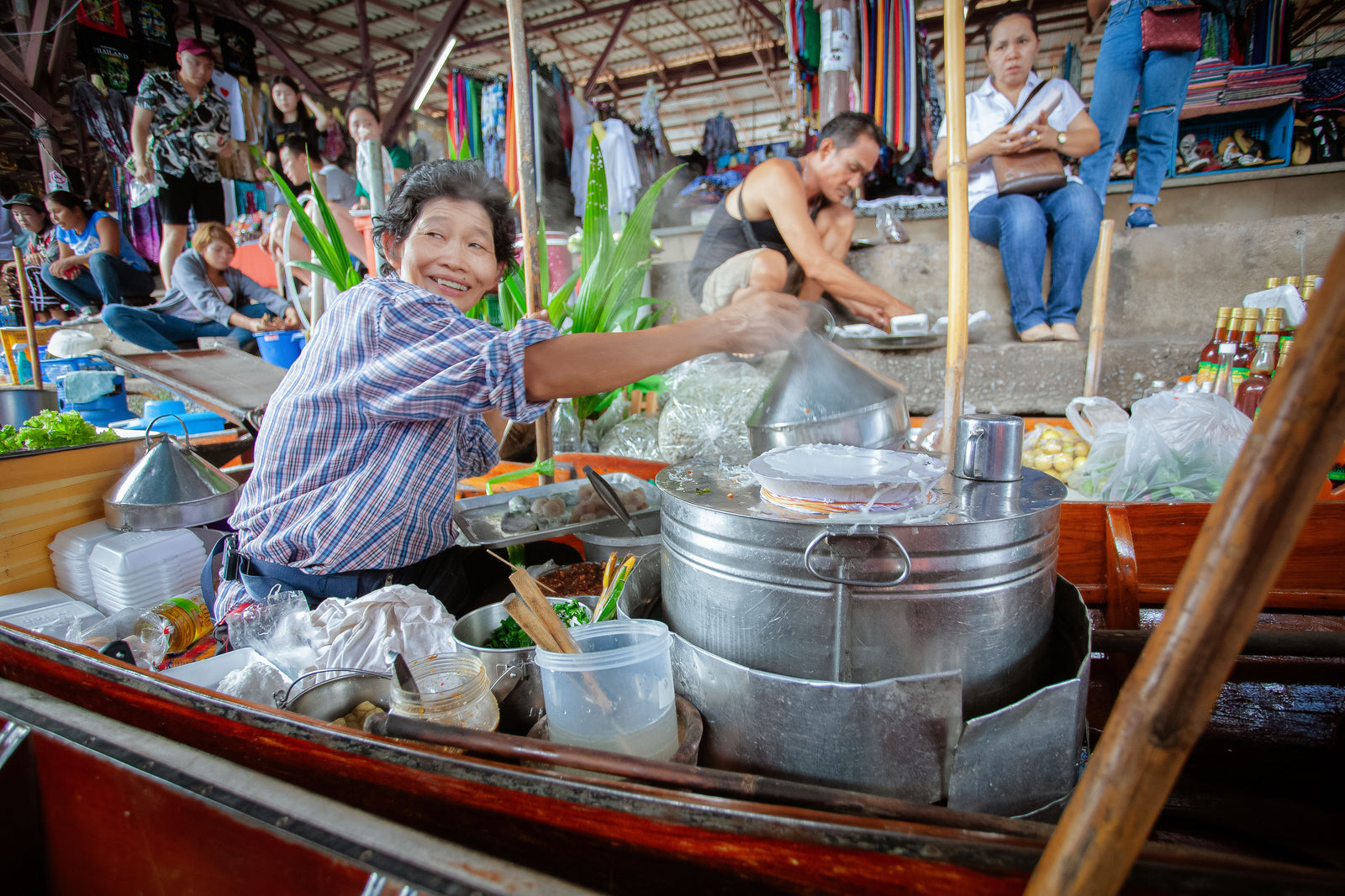 Bangkok:Floating Market & Maeklong Train Market Premium Tour