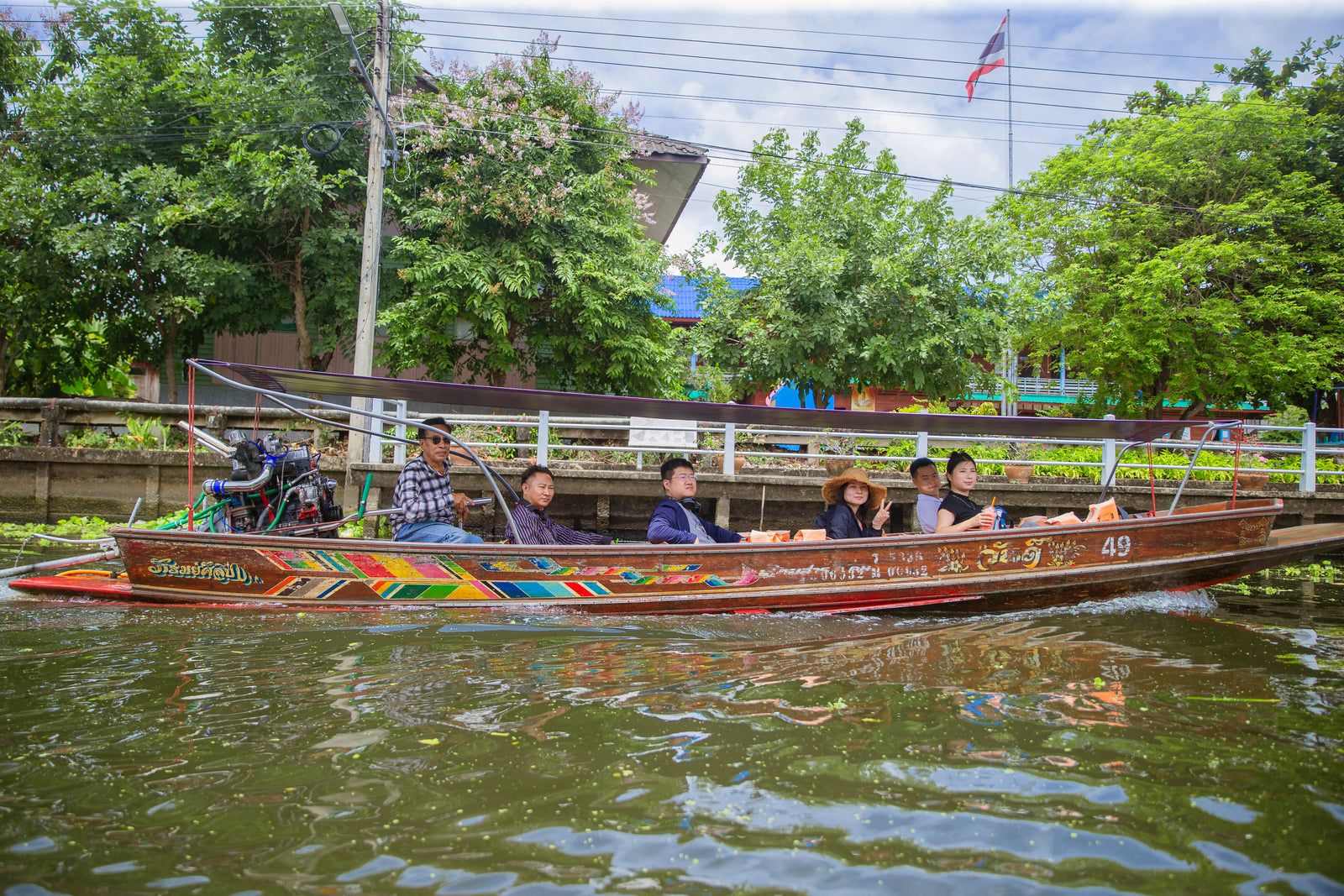 Bangkok:Floating Market & Maeklong Train Market Premium Tour