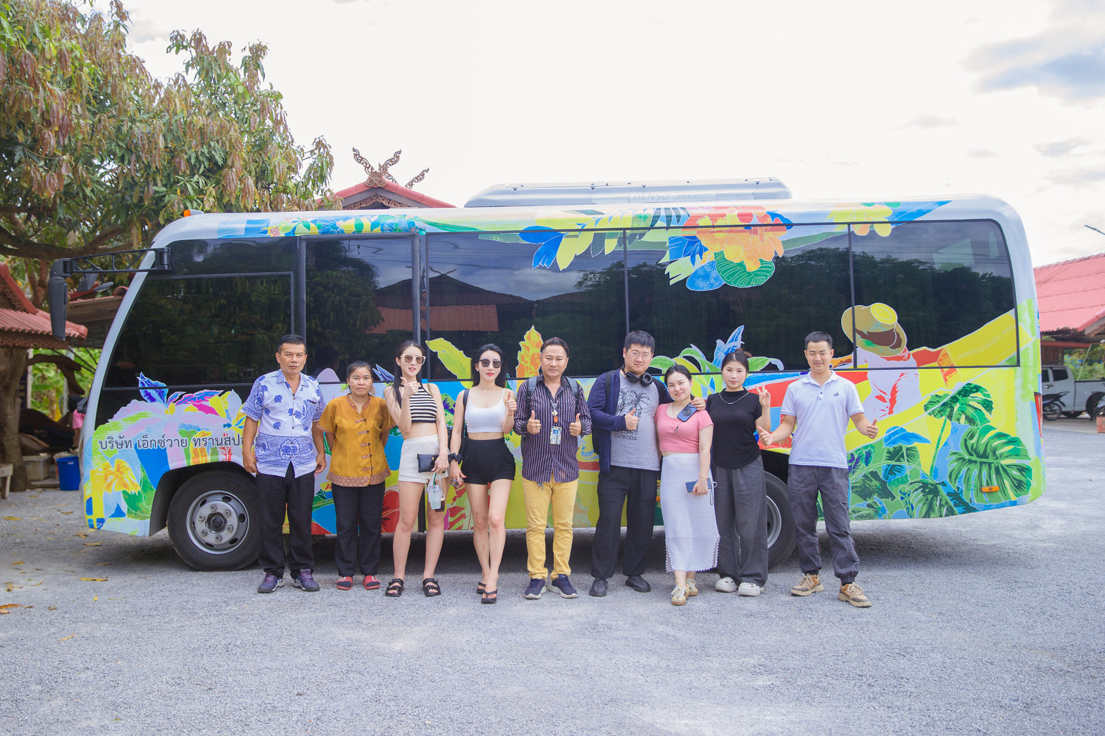 Bangkok:Floating Market & Maeklong Train Market Premium Tour