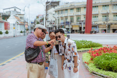 Bangkok:Floating Market & Maeklong Train Market Premium Tour