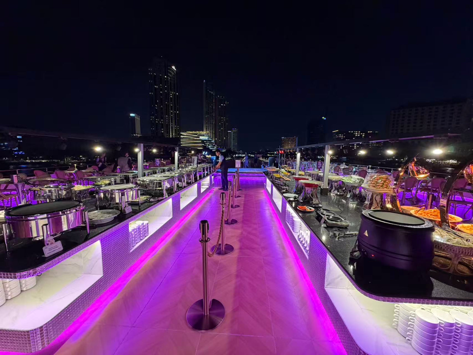 Bangkok: Super Galaxy Chao Phraya Dinner Cruise