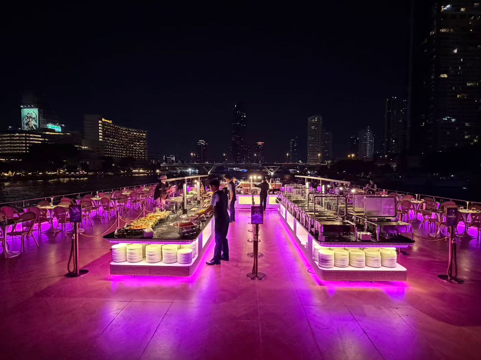 Bangkok: Super Galaxy Chao Phraya Dinner Cruise