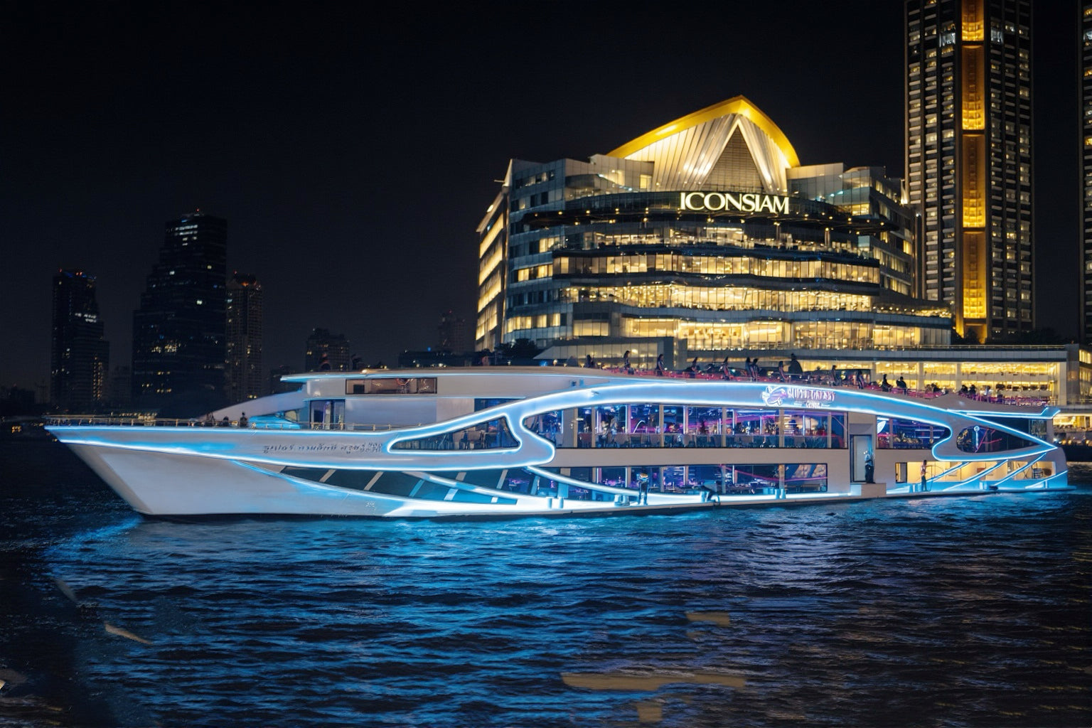Bangkok: Super Galaxy Chao Phraya Dinner Cruise