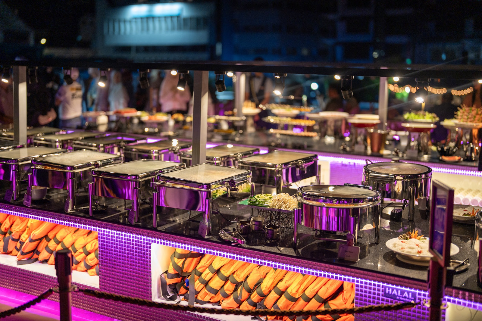 Bangkok: Super Galaxy Chao Phraya Dinner Cruise