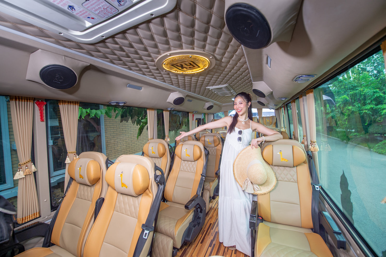 Bangkok:Floating Market & Maeklong Train Market Premium Tour